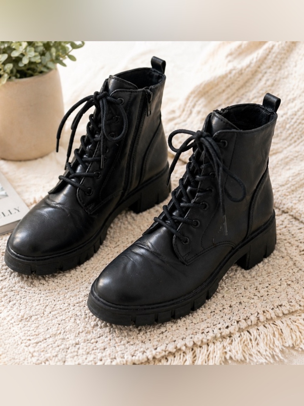 MIA girl’s combat boots. Size 4